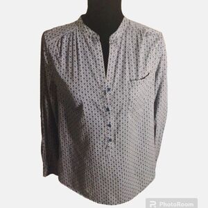 Joe Fresh top sz SP.‎ Blue  white geometric v neck tunic buttons. Roll up sleeve